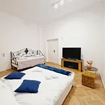 Royal 5* Mansion Near Square * Cluj-Napoca