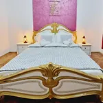 Royal 5* Mansion Near Square * Cluj-Napoca