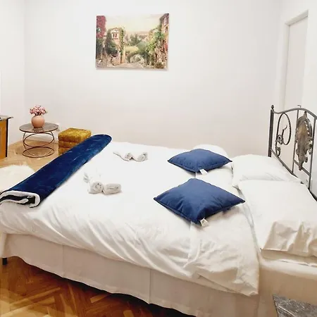 Royal 5* Mansion Near Square Villa Kaloşvar