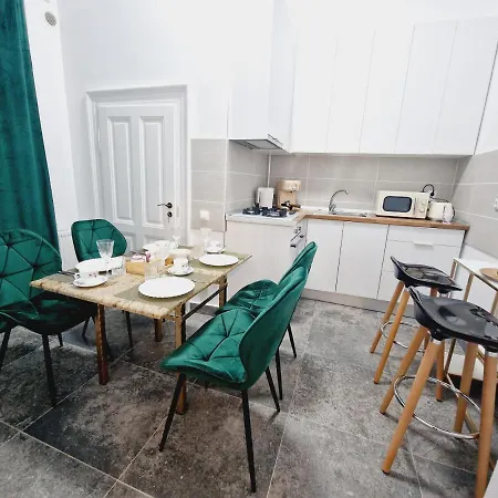 Royal 5* Mansion Near Square Willa