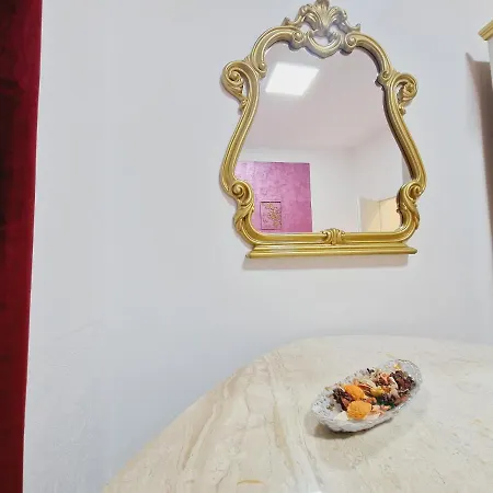 Royal 5* Mansion Near Square