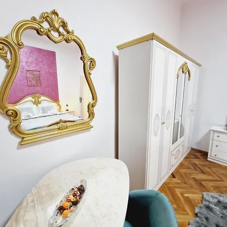 Royal 5* Mansion Near Square *
