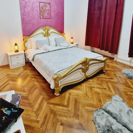 Royal 5* Mansion Near Square * Kaloşvar
