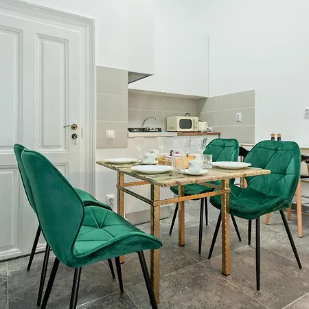 Royal 5* Mansion Near Square * كلوج-نابوكا