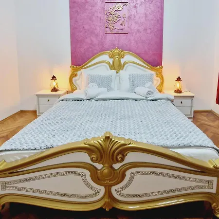 Royal 5* Mansion Near Square * Kaloşvar