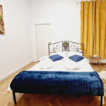 Royal 5* Mansion Near Square Villa Kaloşvar