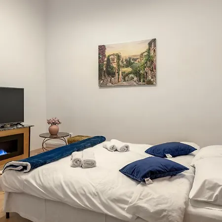 Royal 5* Mansion Near Square Willa