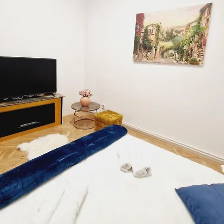 Royal 5* Mansion Near Square