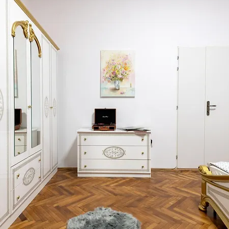 Villa Royal 5* Mansion Near Square Cluj-Napoca