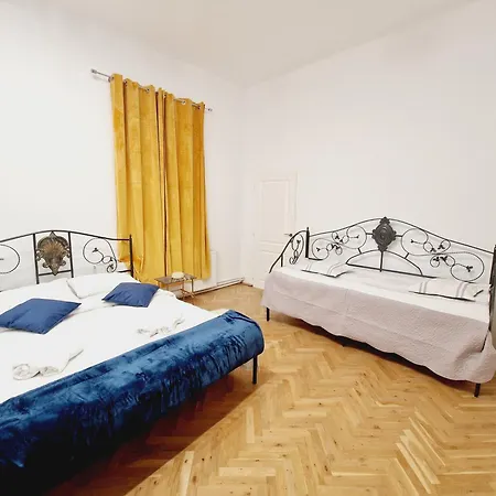 Royal 5* Mansion Near Square Villa Kaloşvar