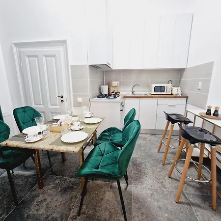 Vila Royal 5* Mansion Near Square *