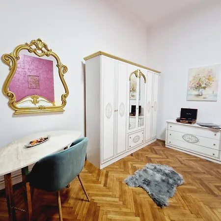 فيلة Royal 5* Mansion Near Square كلوج-نابوكا