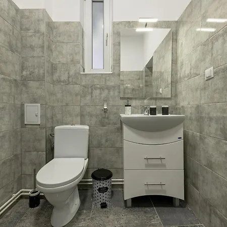 Royal 5* Mansion Near Square *