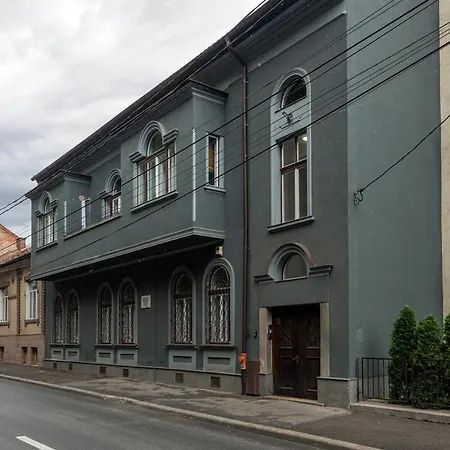Royal 5* Mansion Near Square Villa *