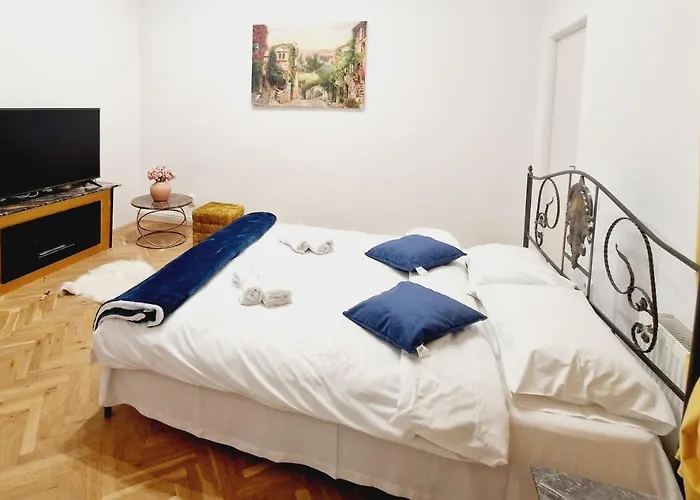 Royal 5* Mansion Near Square Vila Kluž