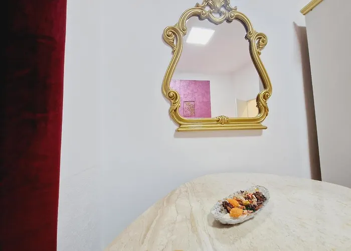 Royal 5* Mansion Near Square