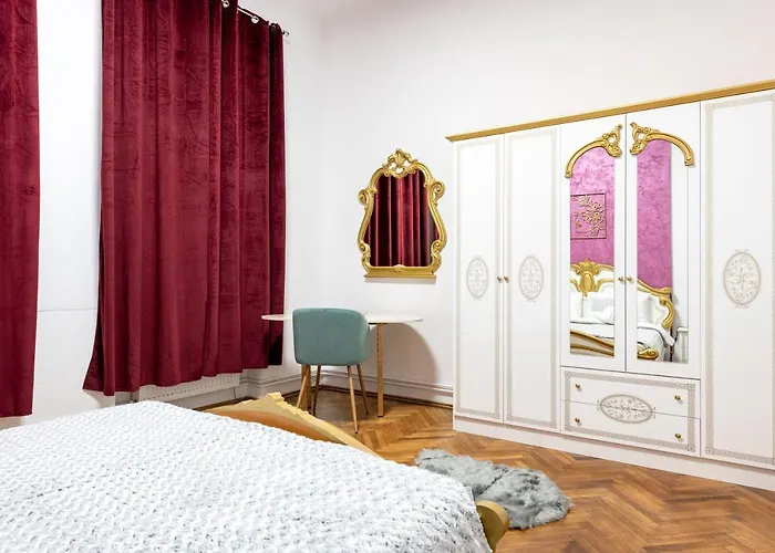 Vila Royal 5* Mansion Near Square