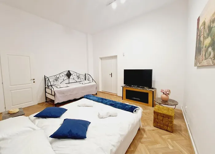 Royal 5* Mansion Near Square * Kluž