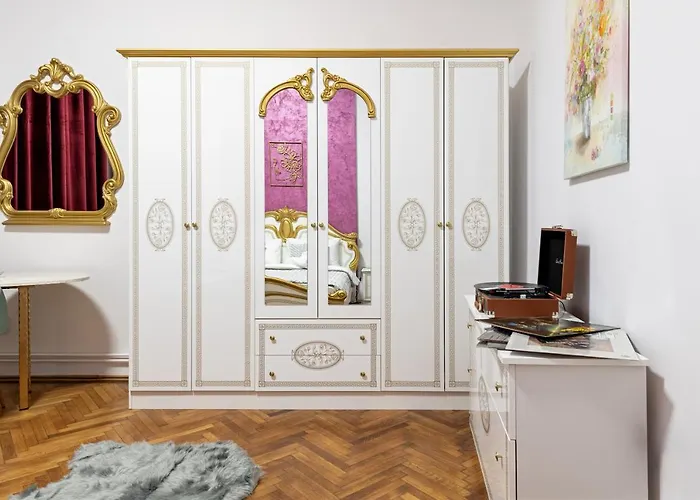 Royal 5* Mansion Near Square *