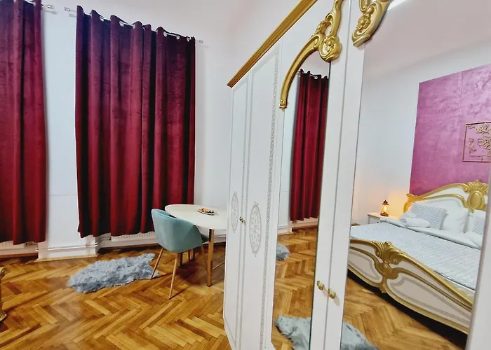 Royal 5* Mansion Near Square Villa