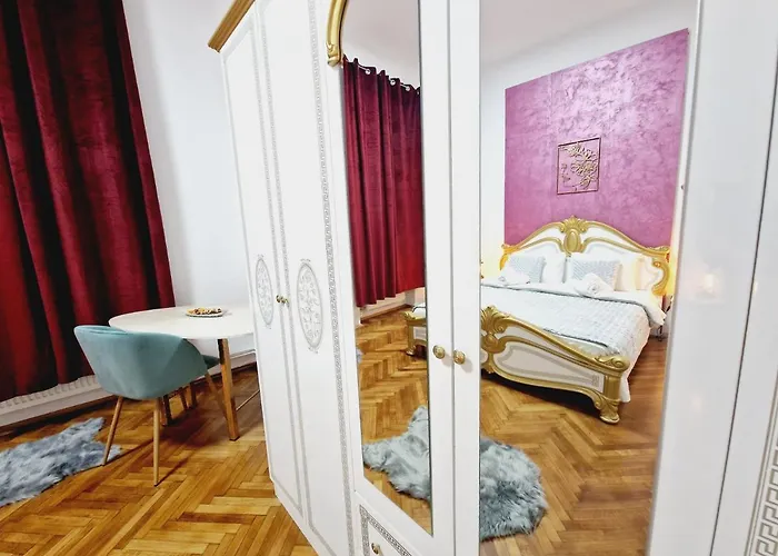 Royal 5* Mansion Near Square