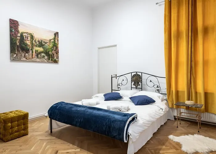 Vila Royal 5* Mansion Near Square