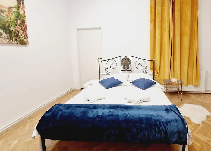 Royal 5* Mansion Near Square Vila Kluž