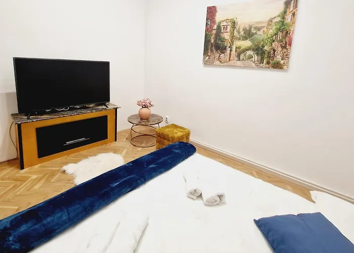 Royal 5* Mansion Near Square