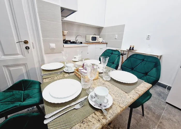 Royal 5* Mansion Near Square Vila