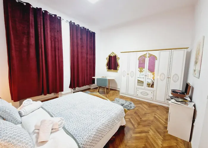 Royal 5* Mansion Near Square Vila *