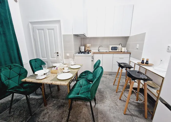 Vila Royal 5* Mansion Near Square *