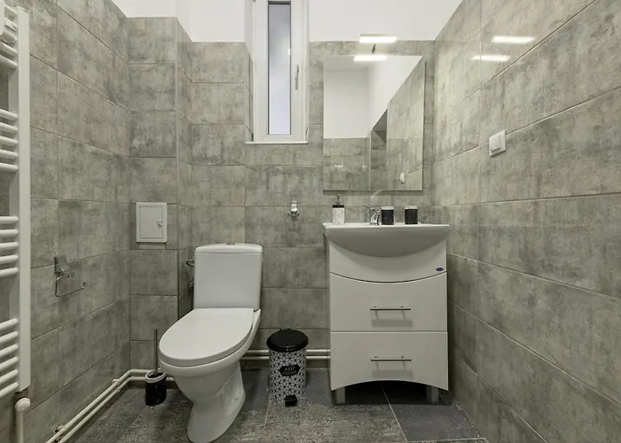 Royal 5* Mansion Near Square *